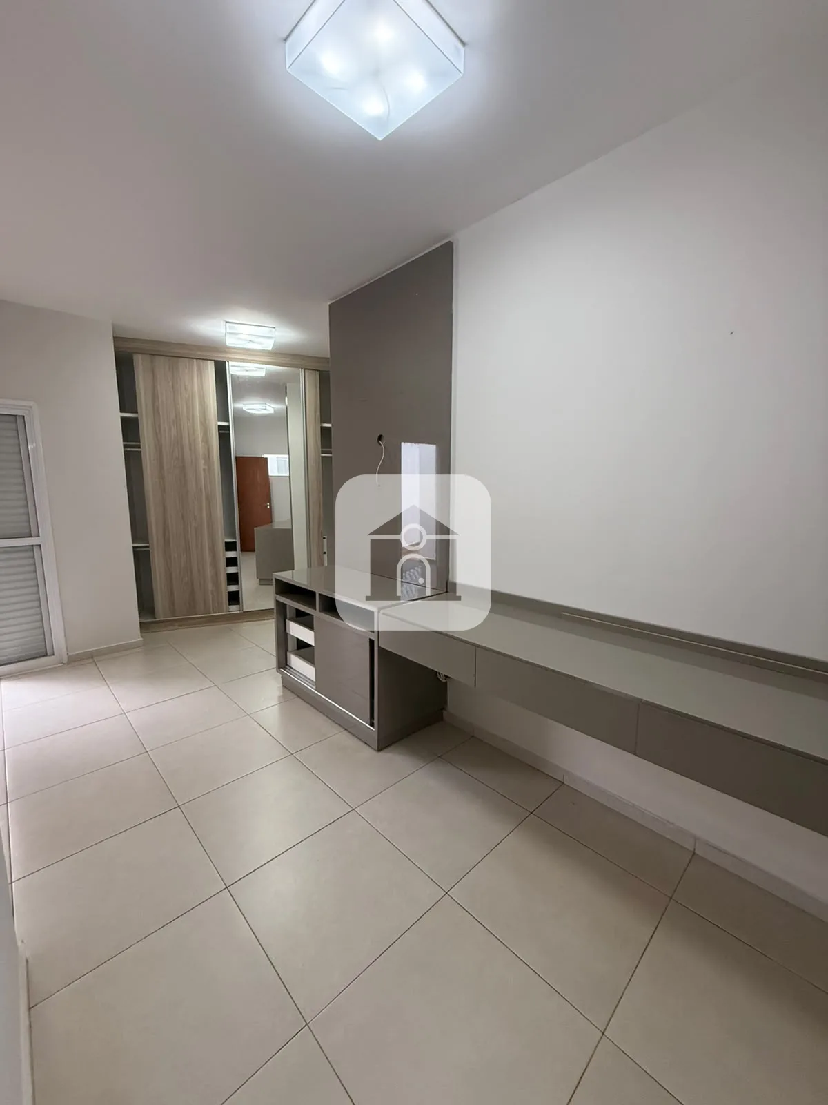Alugar Casa / Padr&atilde;o em Araguari R$ 3.500,00 - Foto 9
