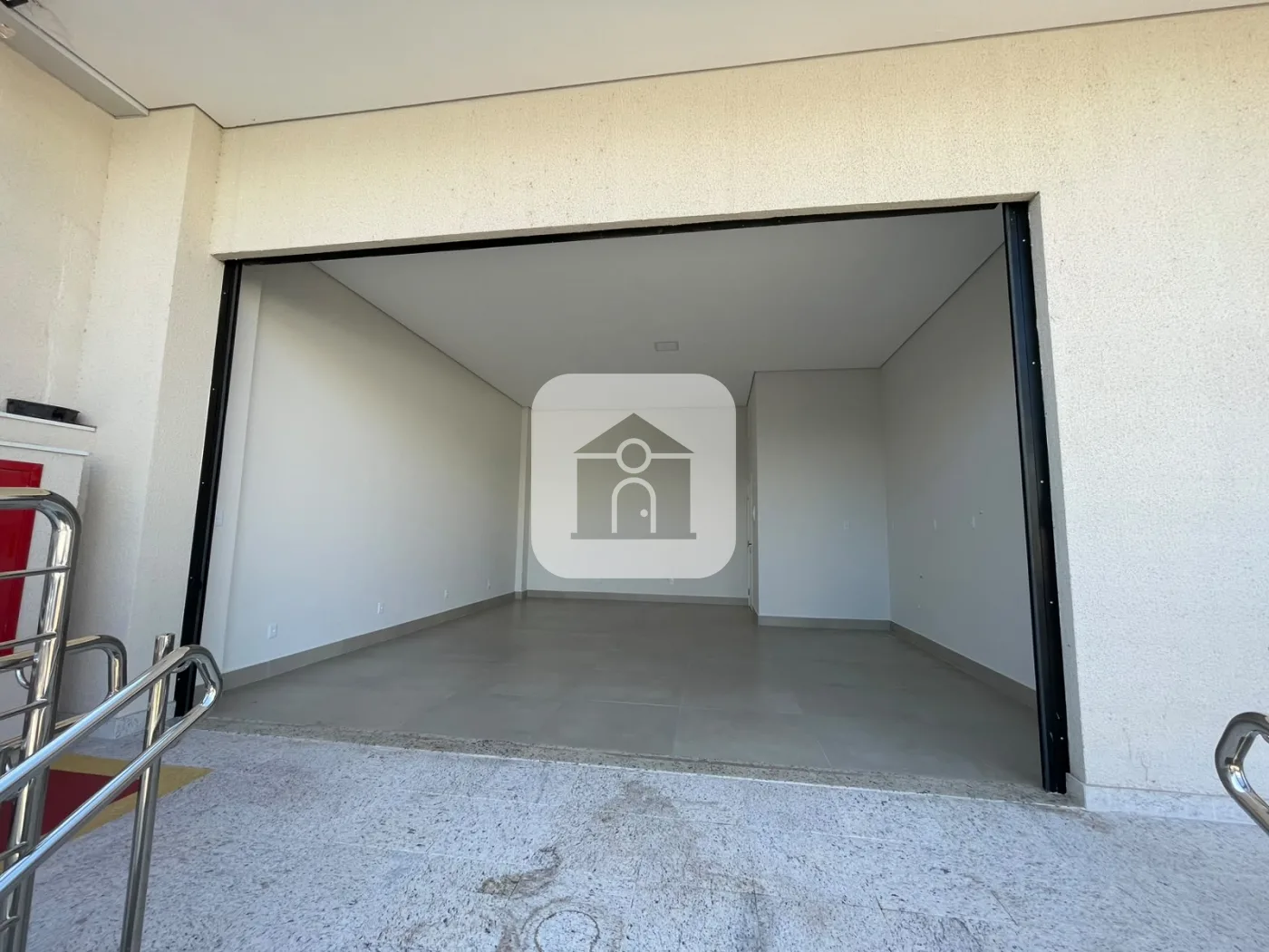 Alugar Comercial / Loja em Uberl&acirc;ndia R$ 3.500,00 - Foto 1