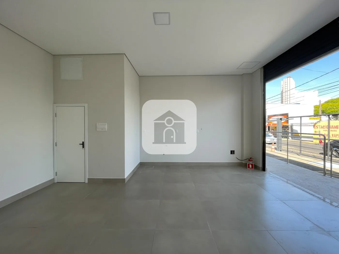 Alugar Comercial / Loja em Uberl&acirc;ndia R$ 3.500,00 - Foto 3