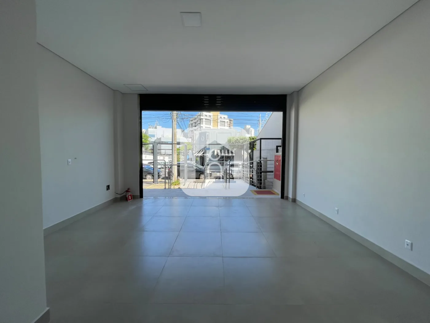 Alugar Comercial / Loja em Uberl&acirc;ndia R$ 3.500,00 - Foto 4