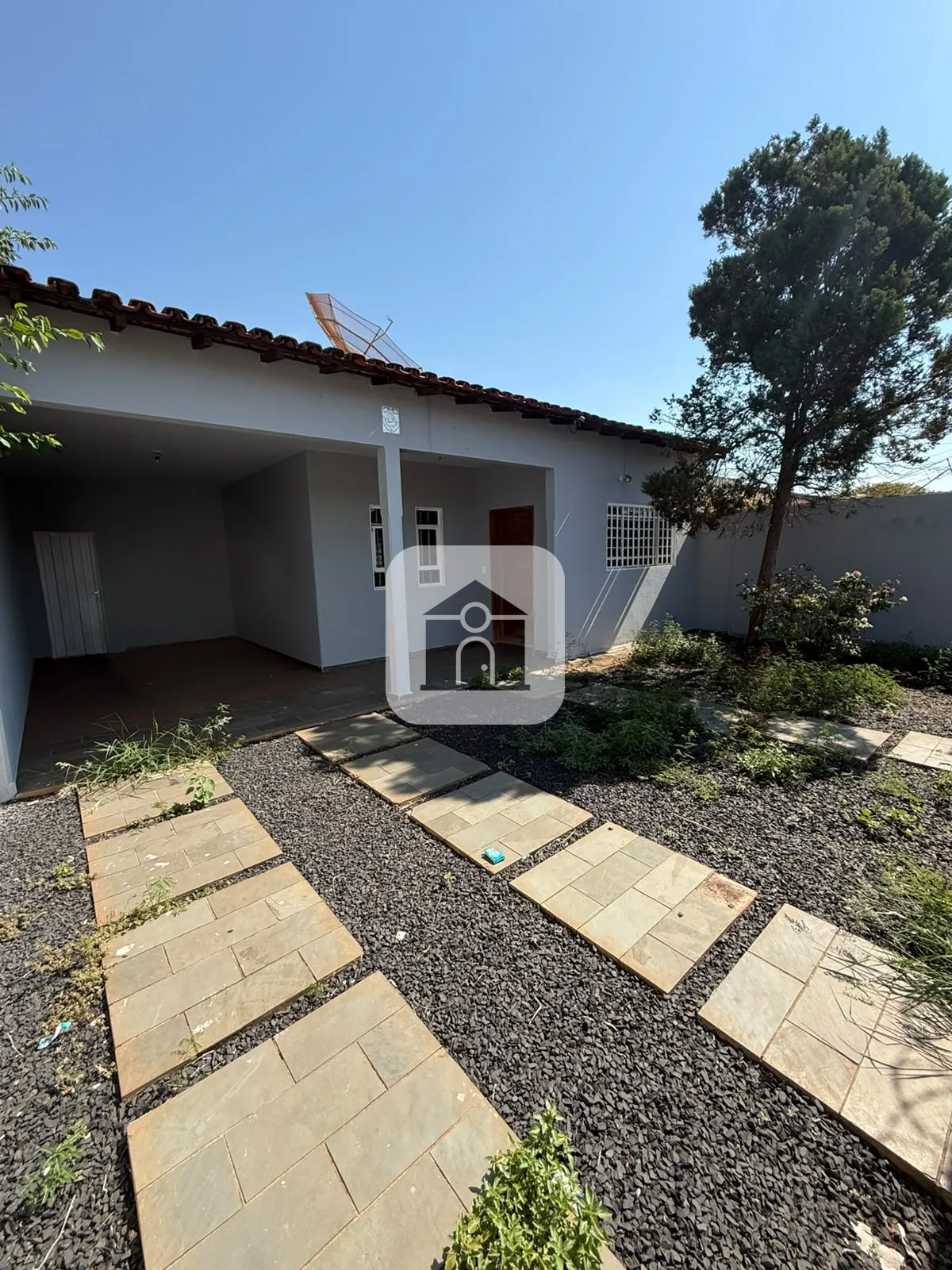 Comprar Casa / Padr&atilde;o em Araguari R$ 450.000,00 - Foto 2