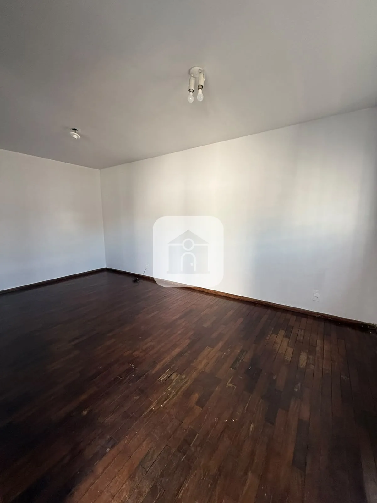 Comprar Casa / Padr&atilde;o em Araguari R$ 450.000,00 - Foto 3