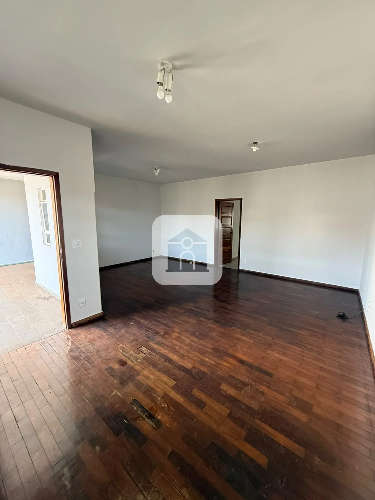 Comprar Casa / Padr&atilde;o em Araguari R$ 450.000,00 - Foto 4