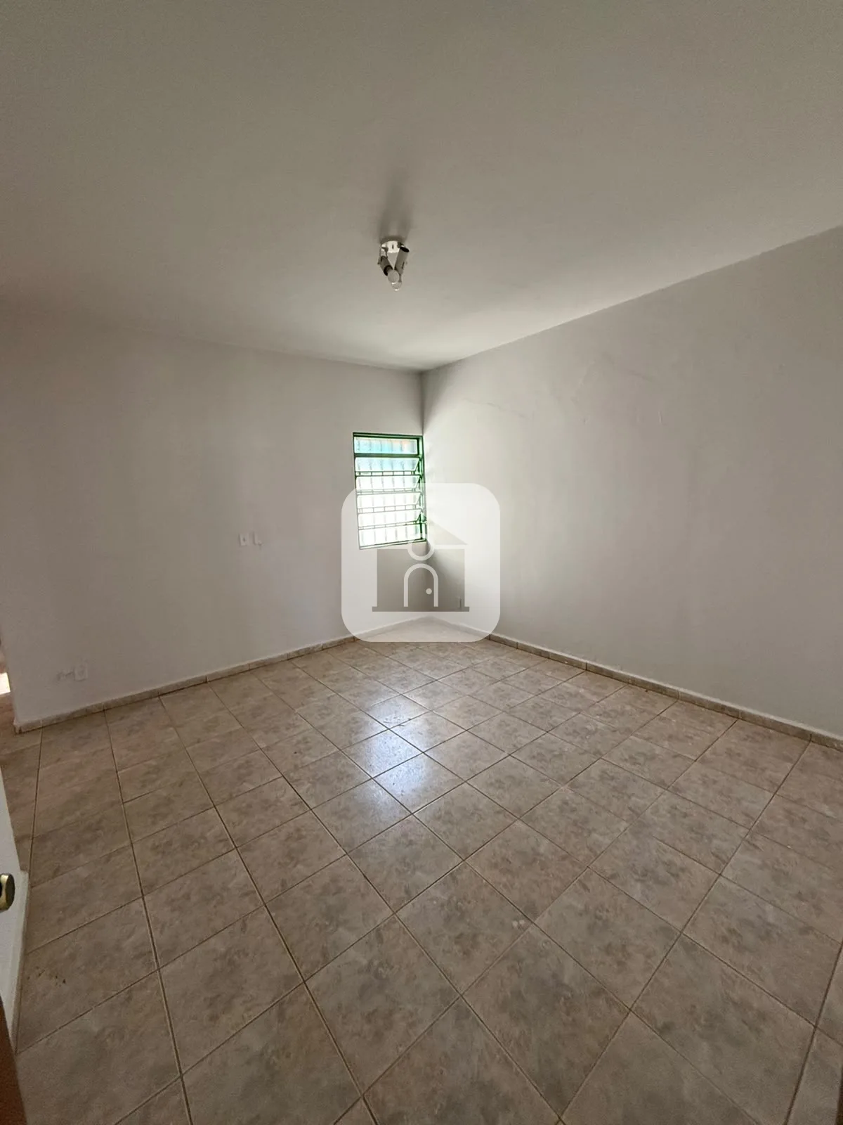Comprar Casa / Padr&atilde;o em Araguari R$ 450.000,00 - Foto 5
