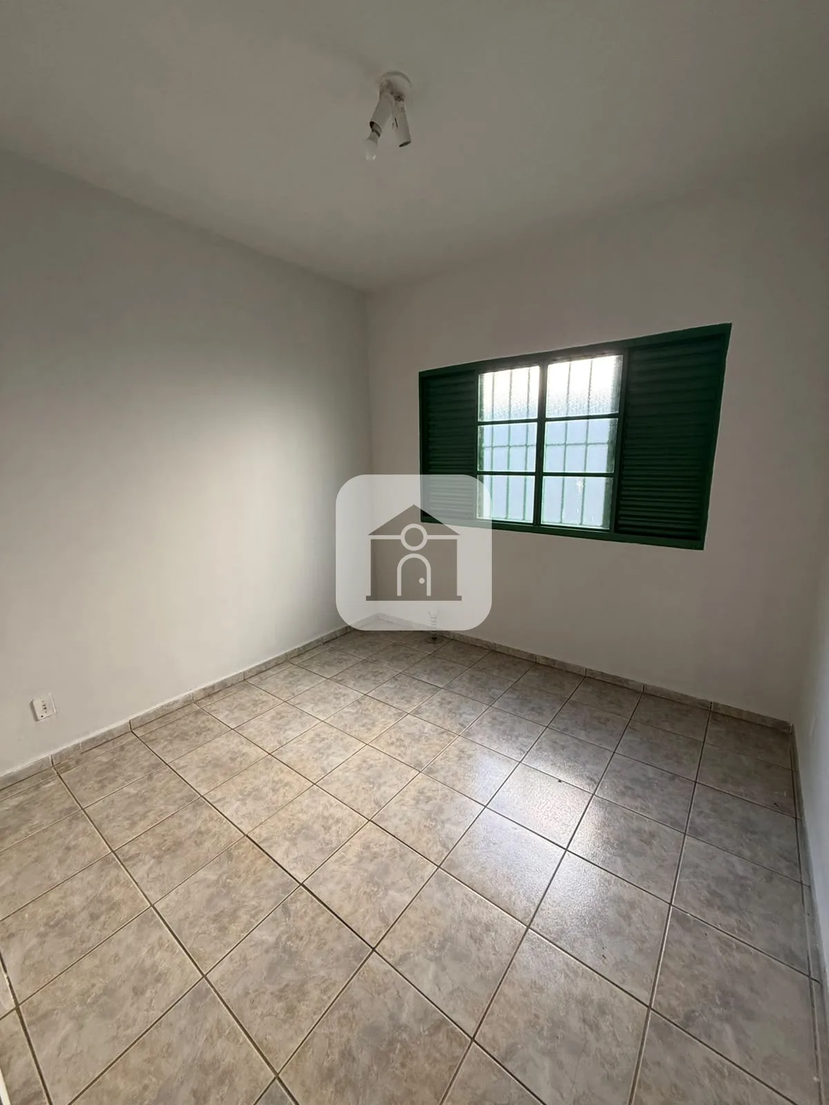 Comprar Casa / Padr&atilde;o em Araguari R$ 450.000,00 - Foto 6