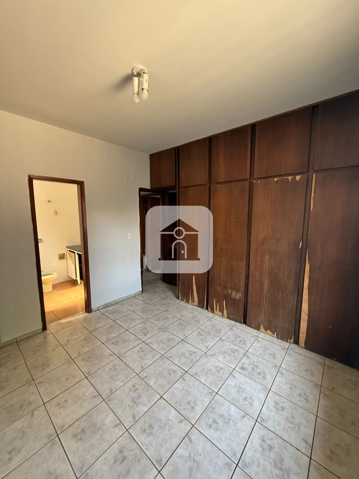 Comprar Casa / Padr&atilde;o em Araguari R$ 450.000,00 - Foto 10
