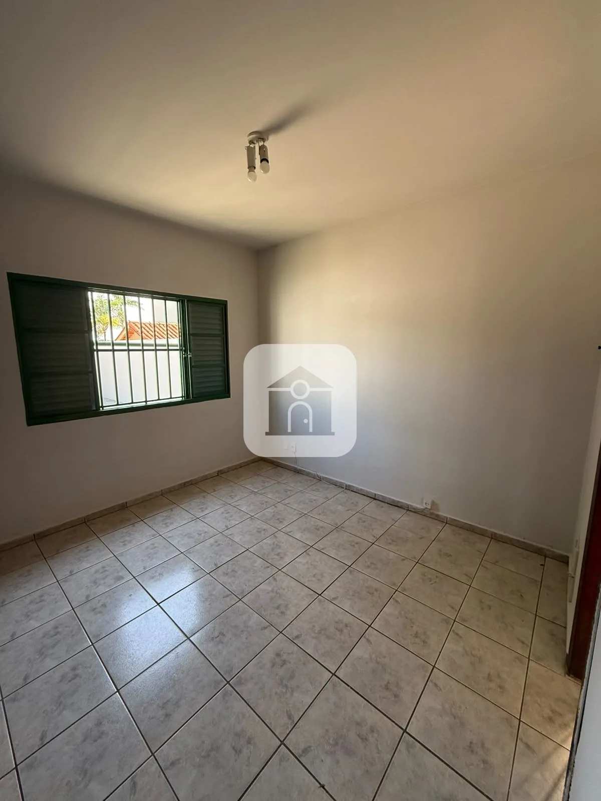 Comprar Casa / Padr&atilde;o em Araguari R$ 450.000,00 - Foto 9