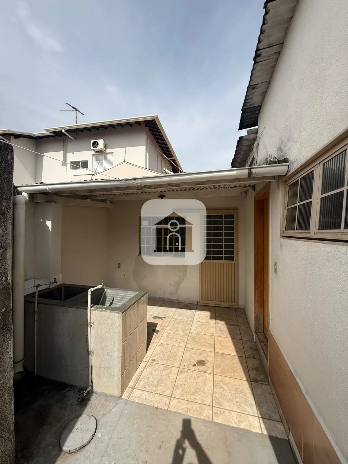 Alugar Casa / Padr&atilde;o em Araguari R$ 900,00 - Foto 4