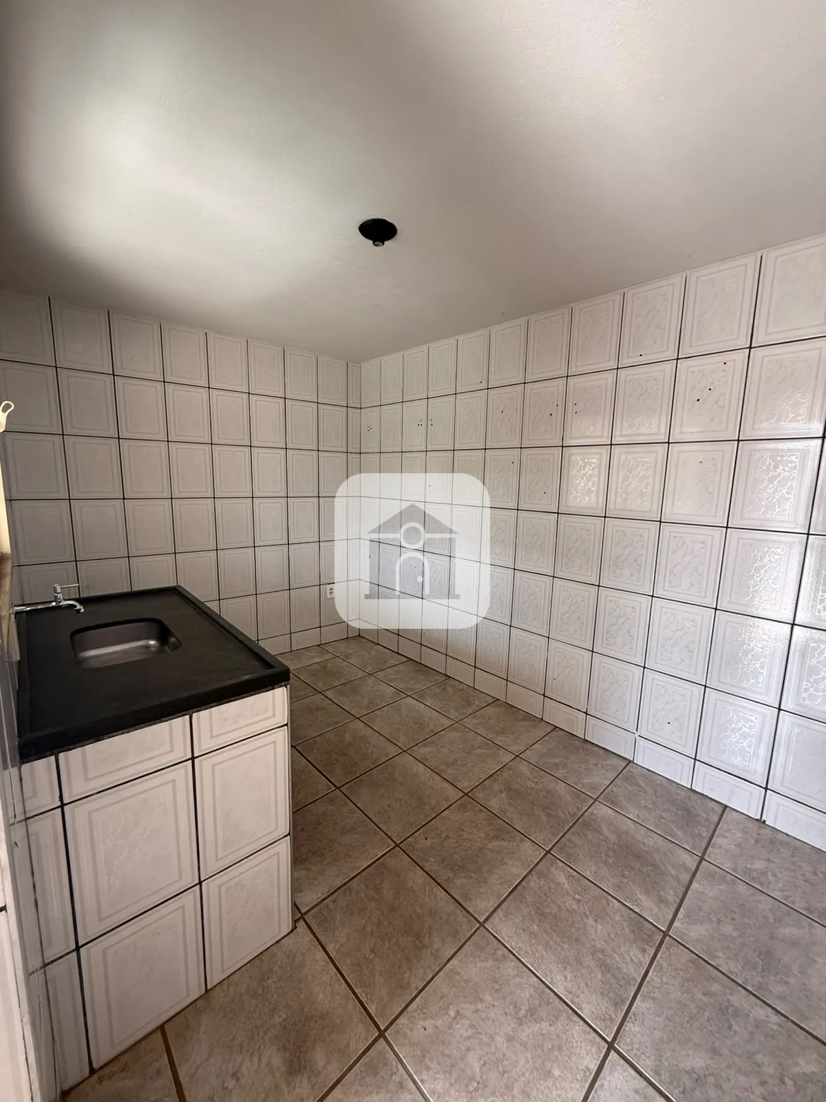 Alugar Casa / Padr&atilde;o em Araguari R$ 900,00 - Foto 6