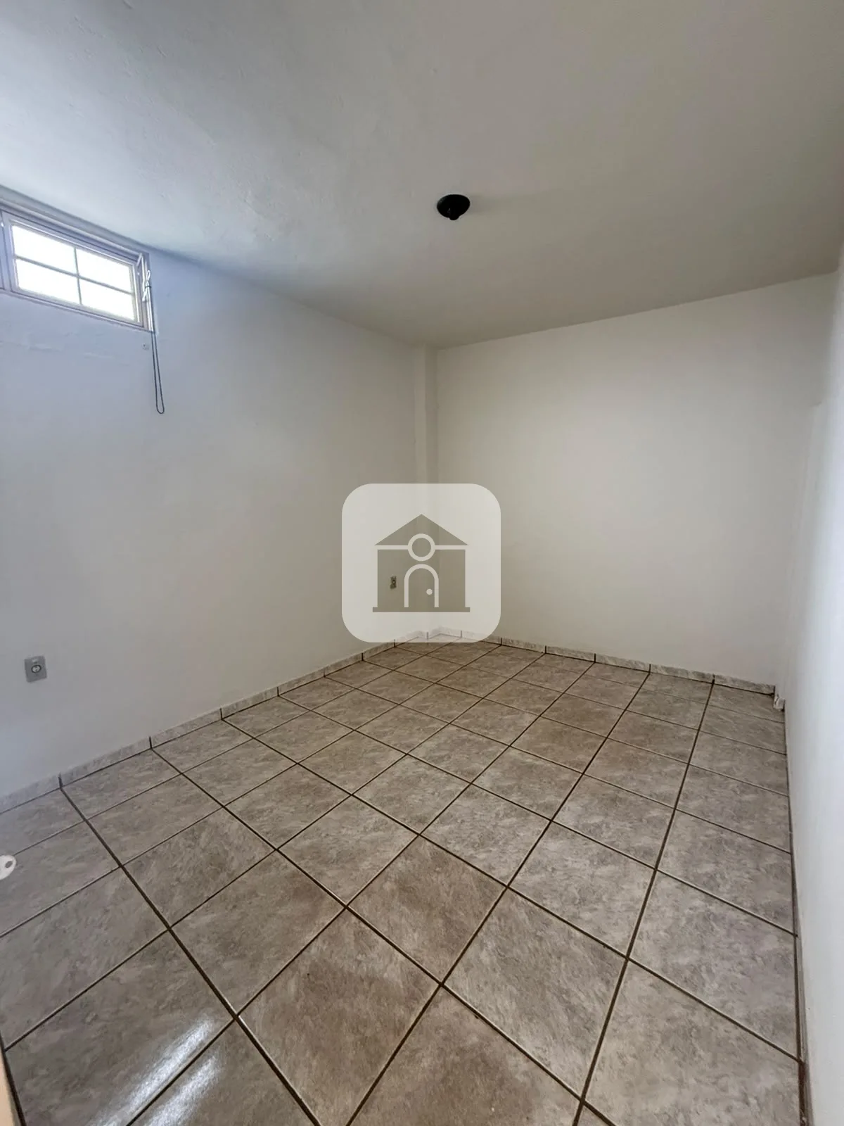 Alugar Casa / Padr&atilde;o em Araguari R$ 900,00 - Foto 9