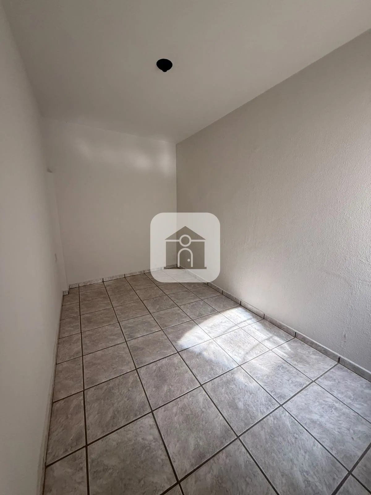 Alugar Casa / Padr&atilde;o em Araguari R$ 900,00 - Foto 10