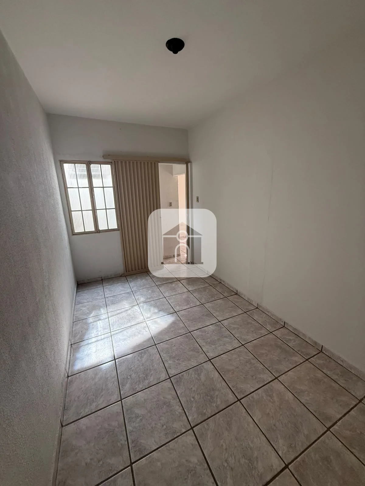Alugar Casa / Padr&atilde;o em Araguari R$ 900,00 - Foto 11