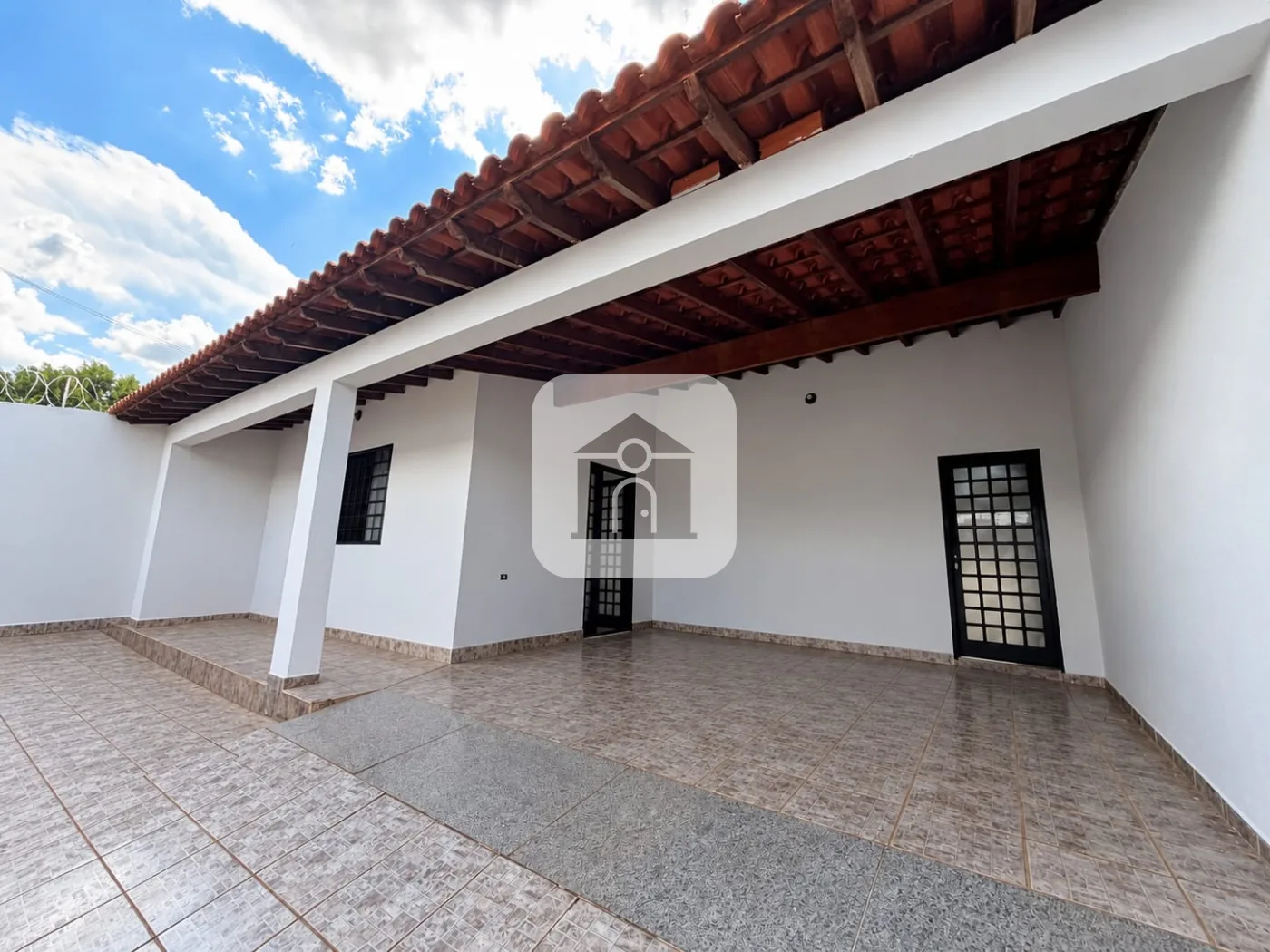 Alugar Casa / Padr&atilde;o em Uberl&acirc;ndia R$ 2.800,00 - Foto 1
