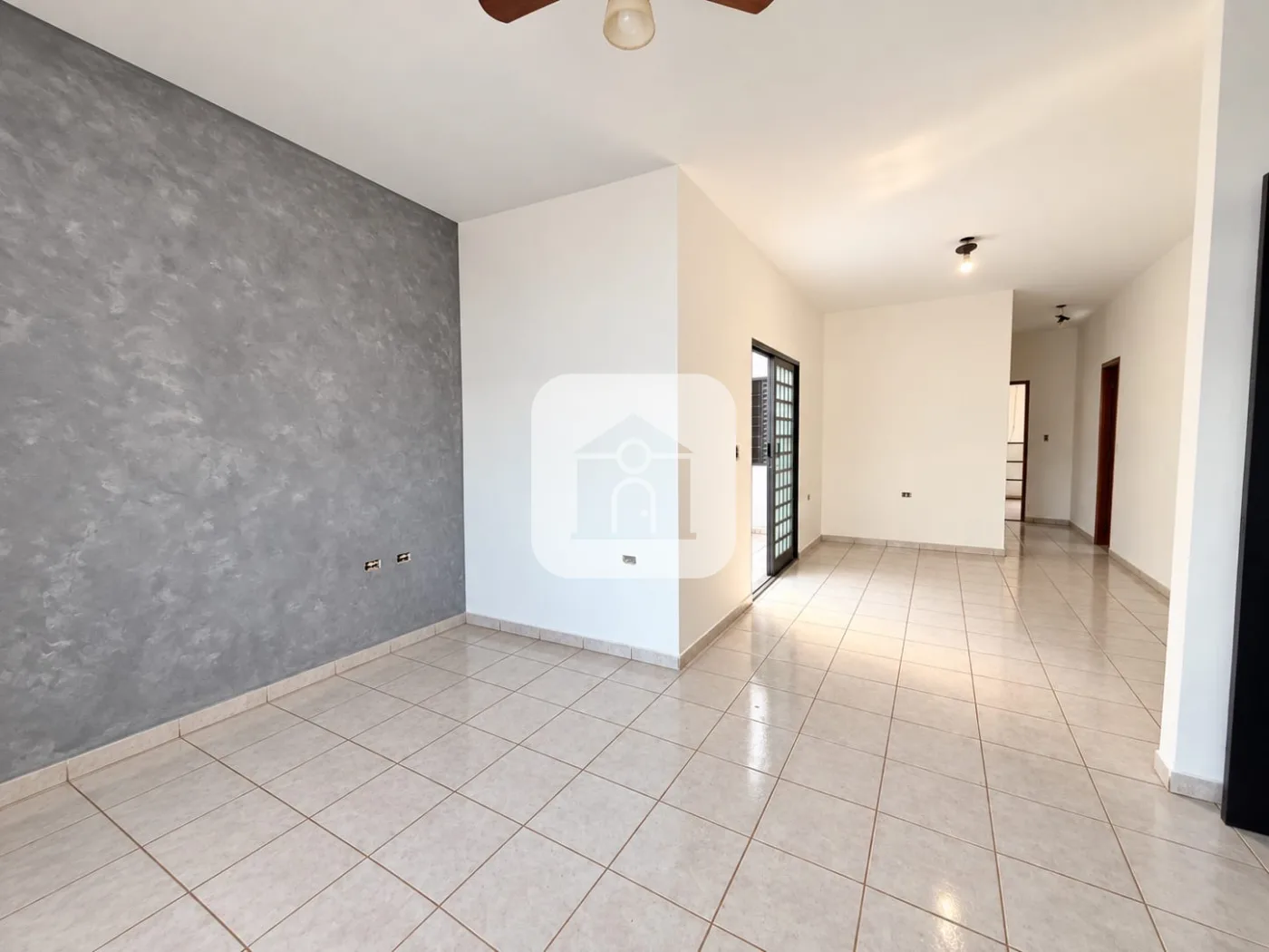 Alugar Casa / Padr&atilde;o em Uberl&acirc;ndia R$ 2.800,00 - Foto 4