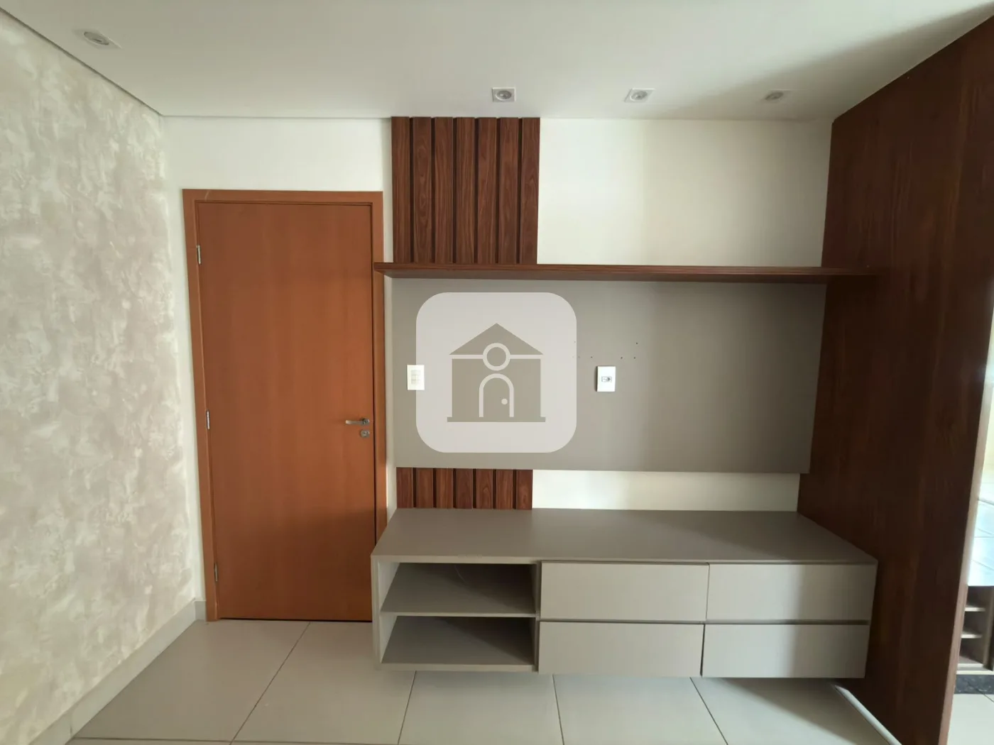 Alugar Apartamento / Padr&atilde;o em Uberl&acirc;ndia R$ 1.800,00 - Foto 2