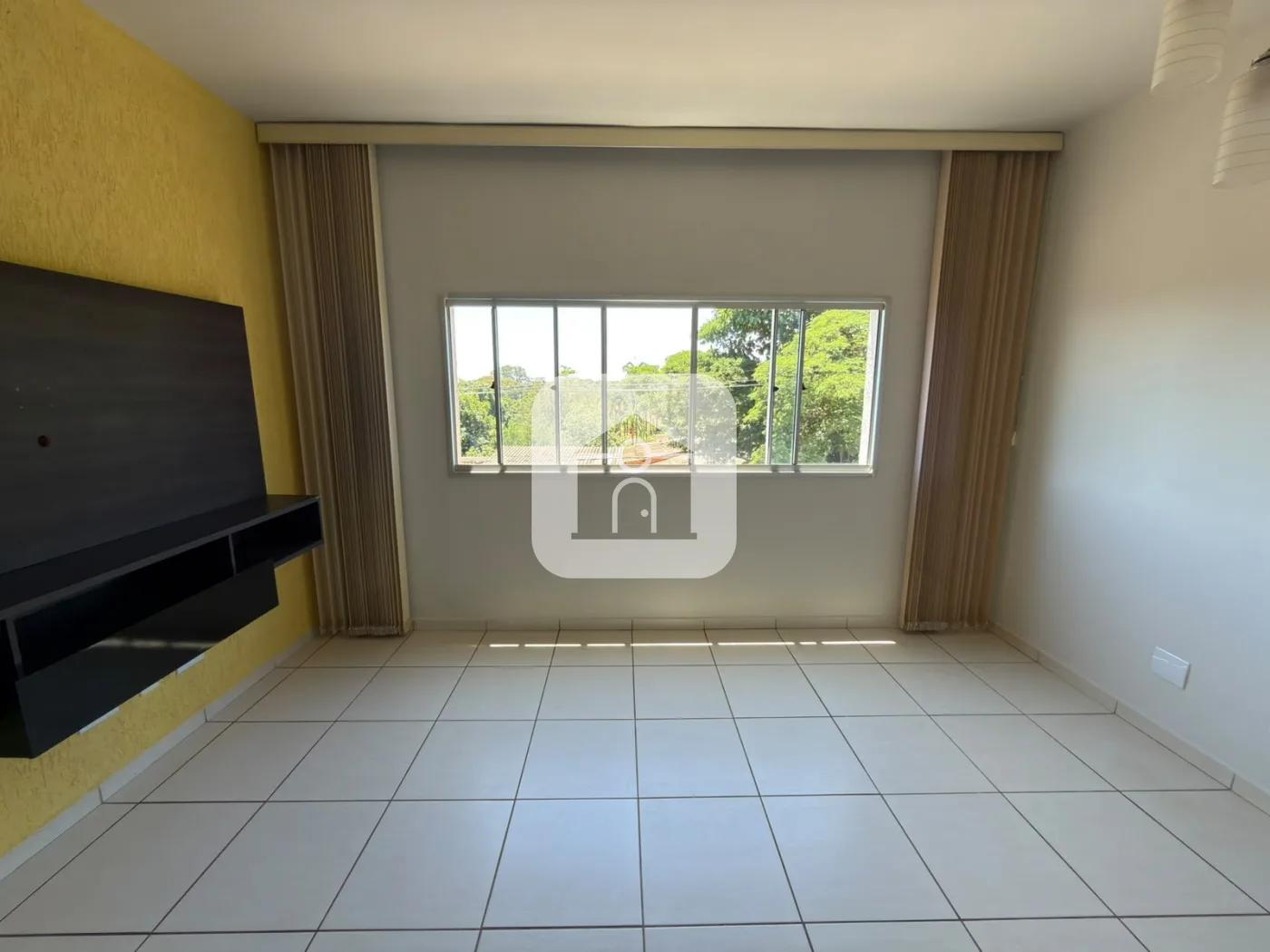 Alugar Apartamento / Padr&atilde;o em Uberlandia R$ 1.400,00 - Foto 2