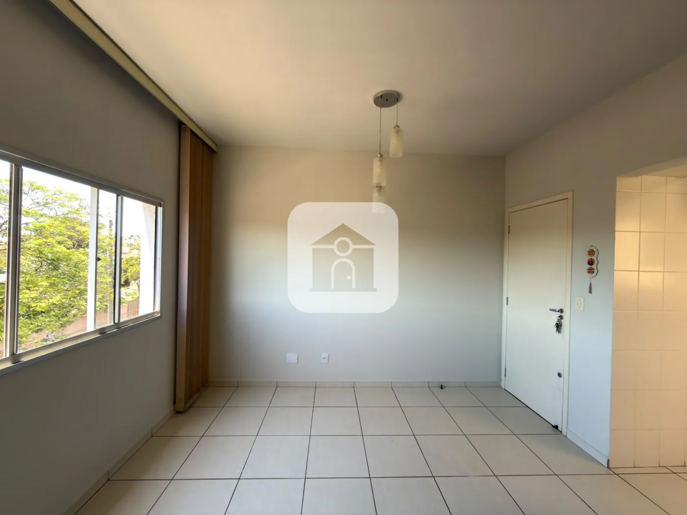 Alugar Apartamento / Padr&atilde;o em Uberlandia R$ 1.400,00 - Foto 3