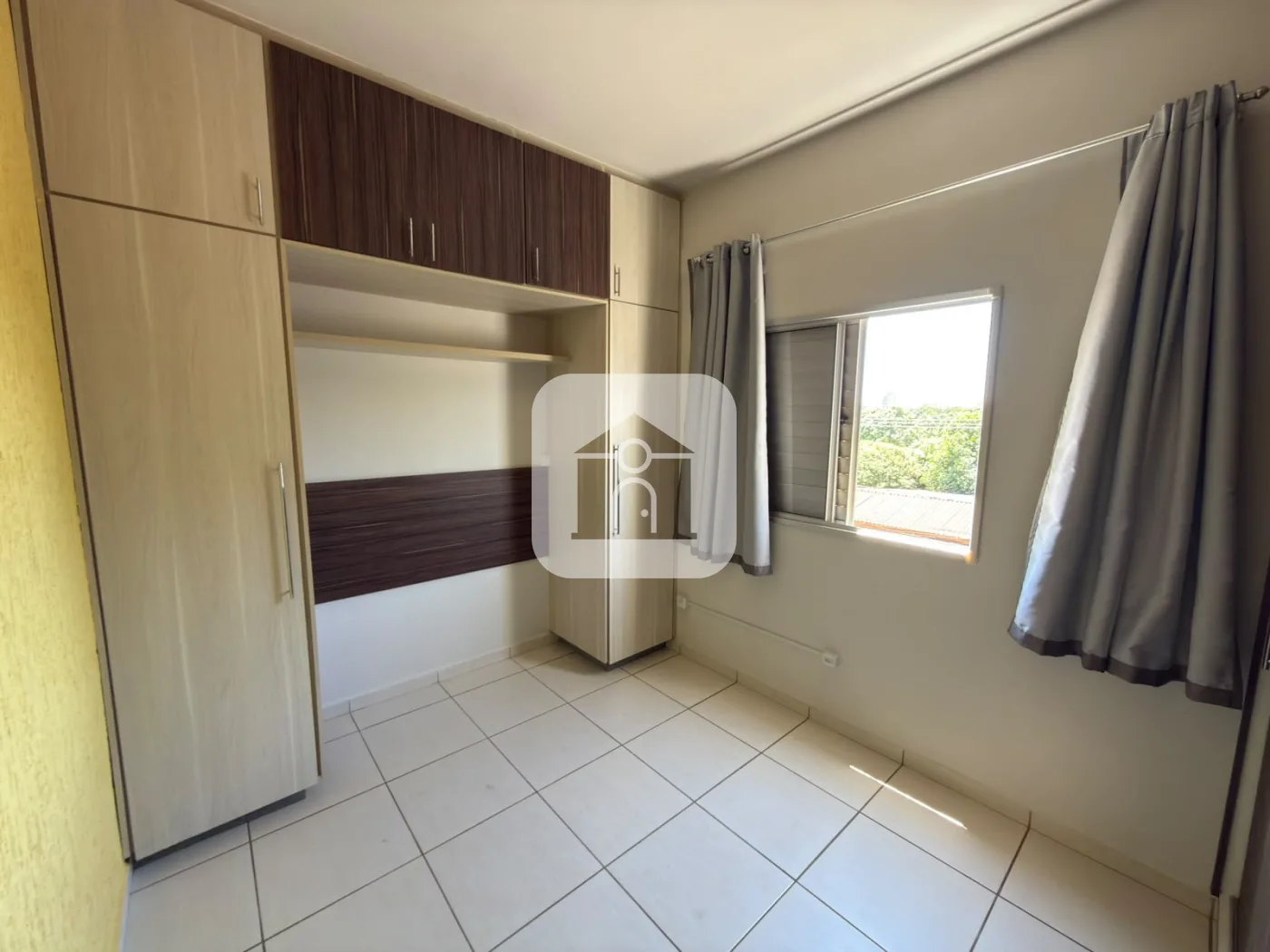Alugar Apartamento / Padr&atilde;o em Uberlandia R$ 1.400,00 - Foto 11