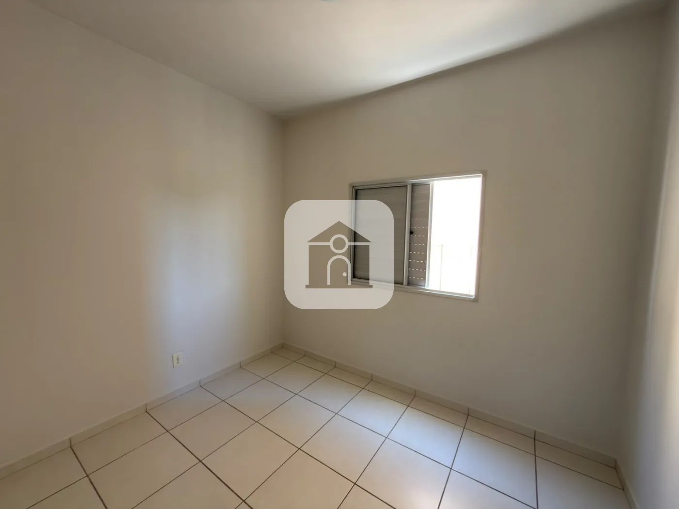 Alugar Apartamento / Padr&atilde;o em Uberlandia R$ 1.400,00 - Foto 14