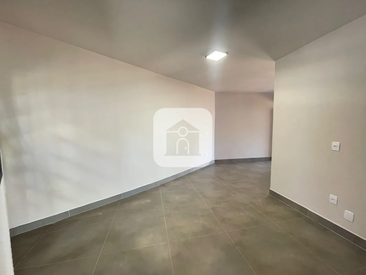 Alugar Casa / Padr&atilde;o em Uberl&acirc;ndia R$ 6.000,00 - Foto 6
