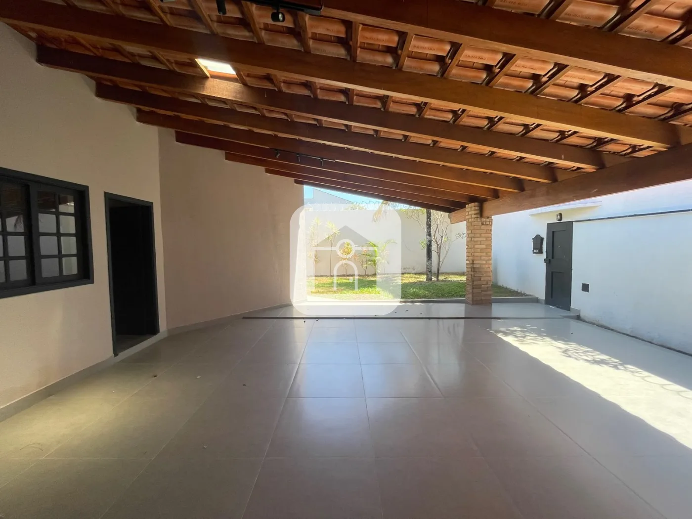 Alugar Casa / Padr&atilde;o em Uberl&acirc;ndia R$ 6.000,00 - Foto 3