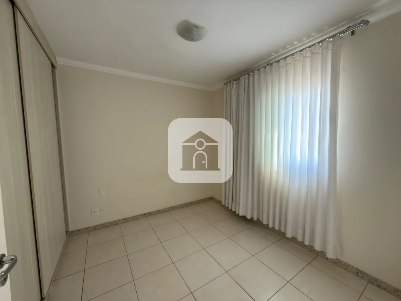 Alugar Apartamento / Padr&atilde;o em Uberl&acirc;ndia R$ 2.700,00 - Foto 13