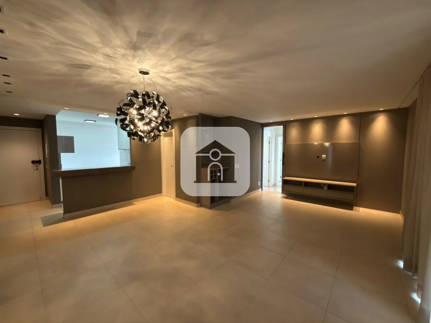 Alugar Apartamento / Padr&atilde;o em Uberlandia R$ 6.500,00 - Foto 1