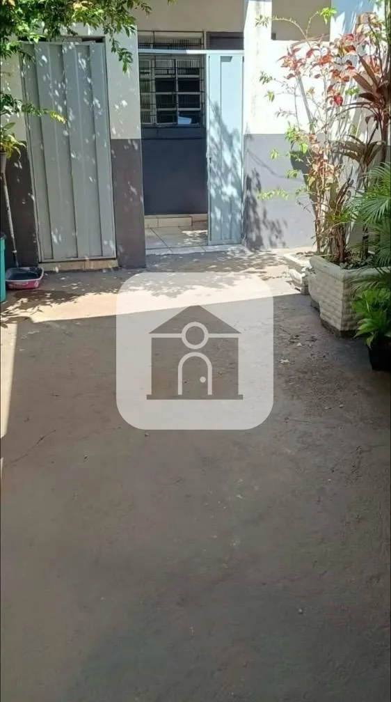 Alugar Casa / Col&ocirc;nia em Uberl&acirc;ndia R$ 1.100,00 - Foto 1