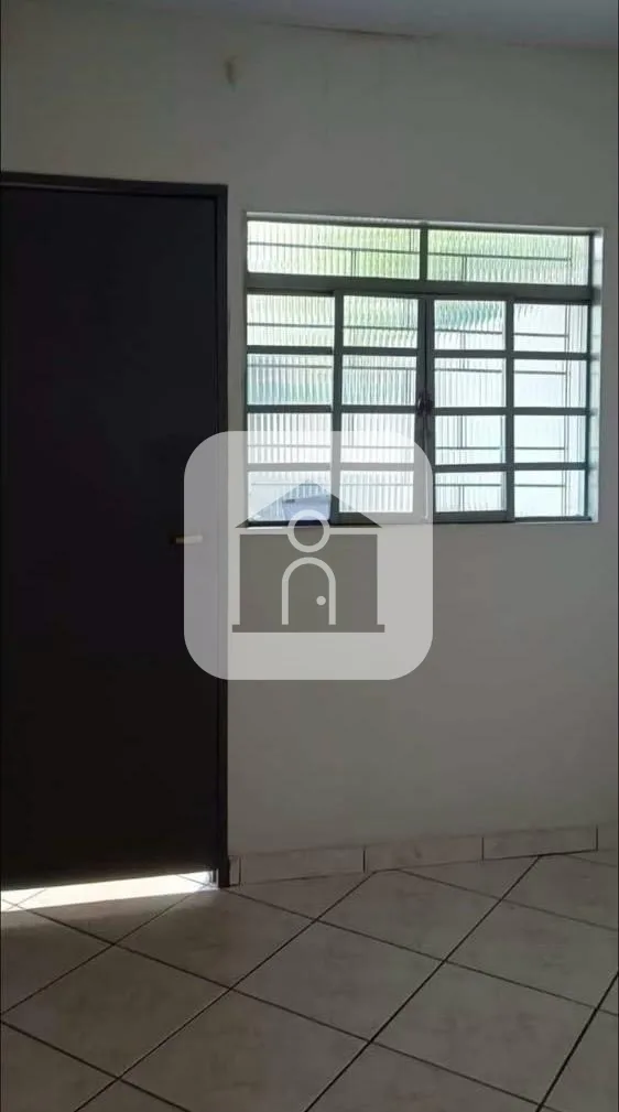 Alugar Casa / Col&ocirc;nia em Uberl&acirc;ndia R$ 1.100,00 - Foto 2