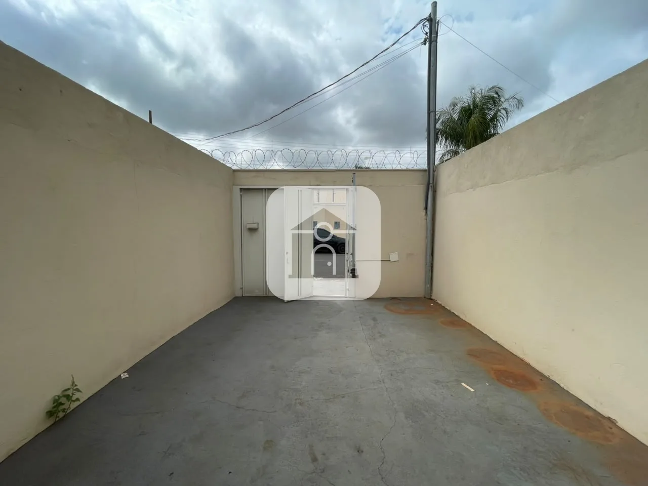 Alugar Casa / Padr&atilde;o em Uberl&acirc;ndia R$ 1.680,00 - Foto 1