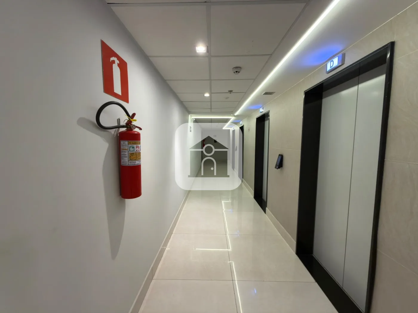 Alugar Comercial / Sala Comercial Condom&iacute;nio em Uberl&acirc;ndia R$ 3.263,20 - Foto 2