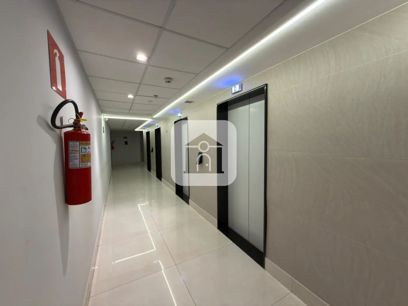 Alugar Comercial / Sala Comercial Condom&iacute;nio em Uberl&acirc;ndia R$ 3.263,20 - Foto 3