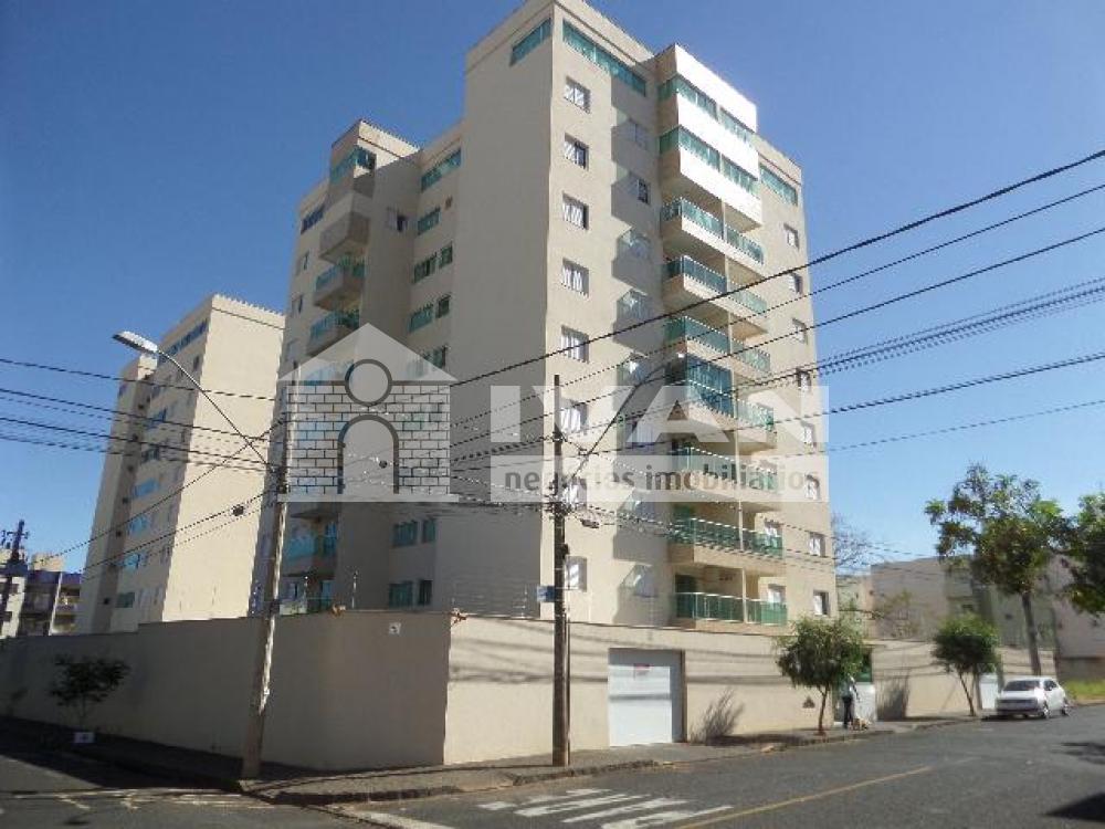 Alugar Apartamento / Padr&atilde;o em Uberl&acirc;ndia R$ 2.900,00 - Foto 1