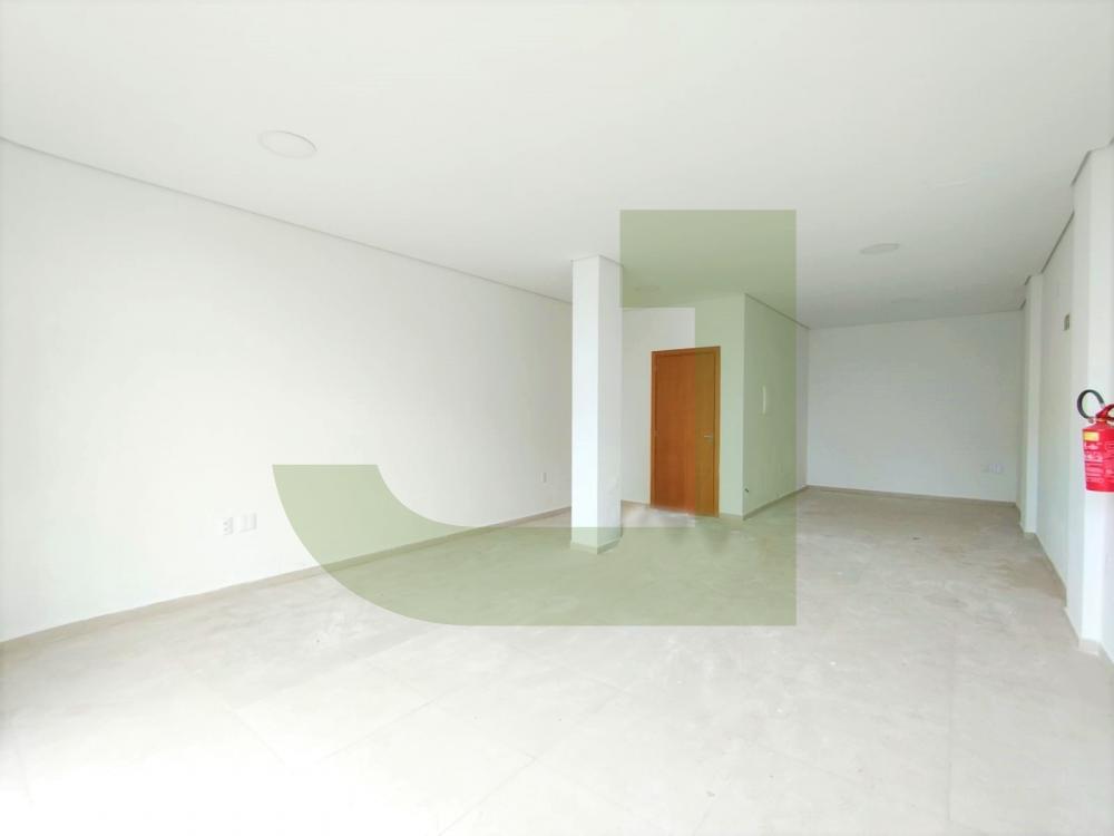 Alugar Comercial / Loja em Condom&iacute;nio em S&atilde;o Leopoldo R$ 2.000,00 - Foto 2