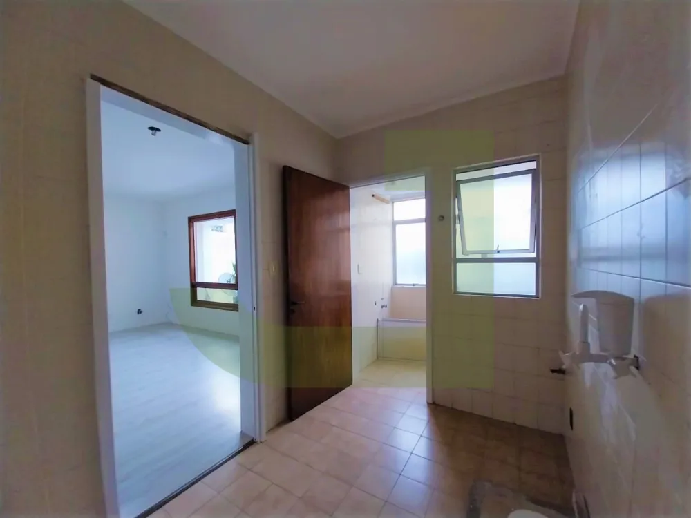 Alugar Apartamento / Padr&atilde;o em S&atilde;o Leopoldo R$ 1.350,00 - Foto 9