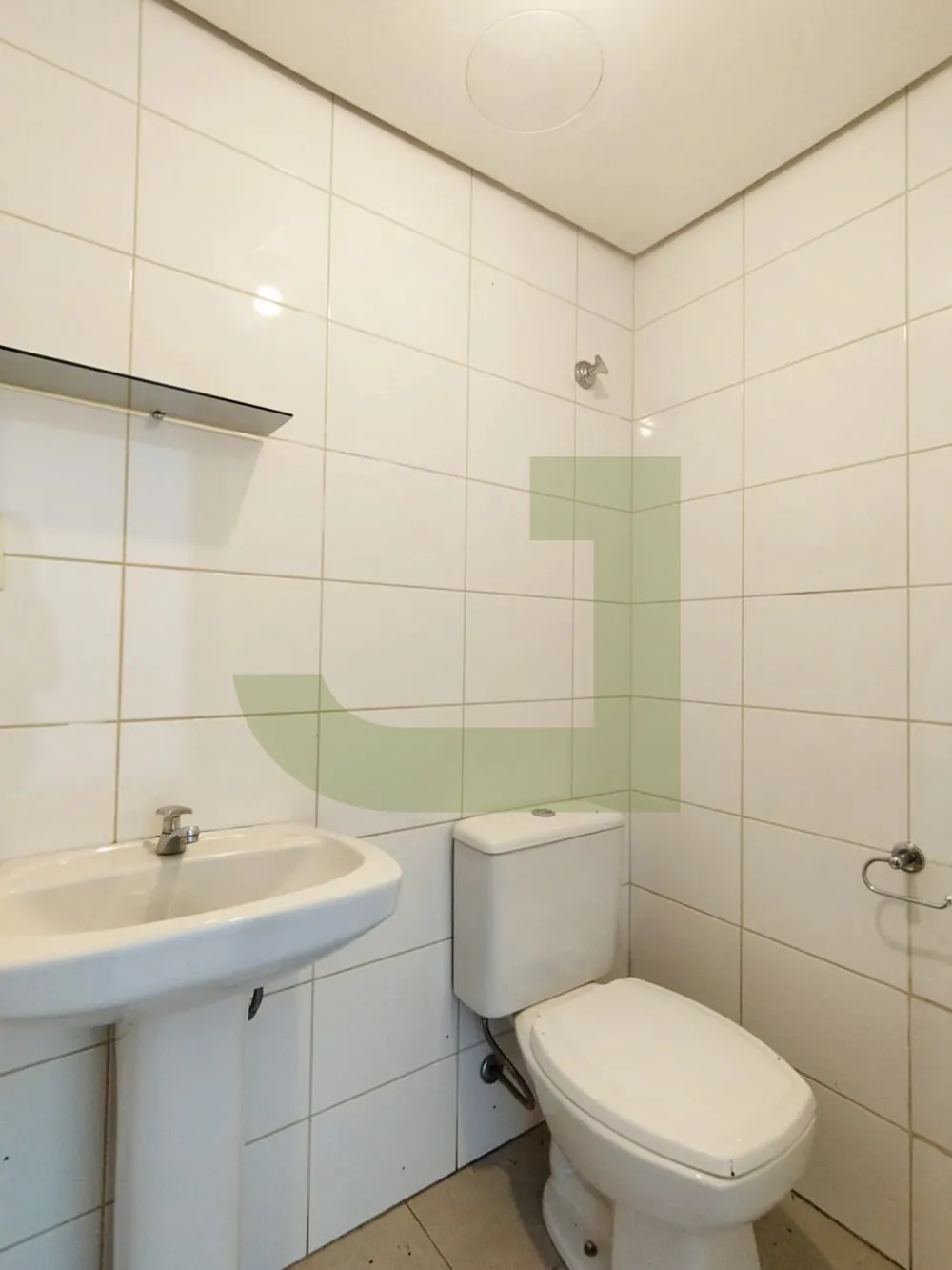 Alugar Comercial / Loja em Condom&iacute;nio em Novo Hamburgo R$ 2.500,00 - Foto 4