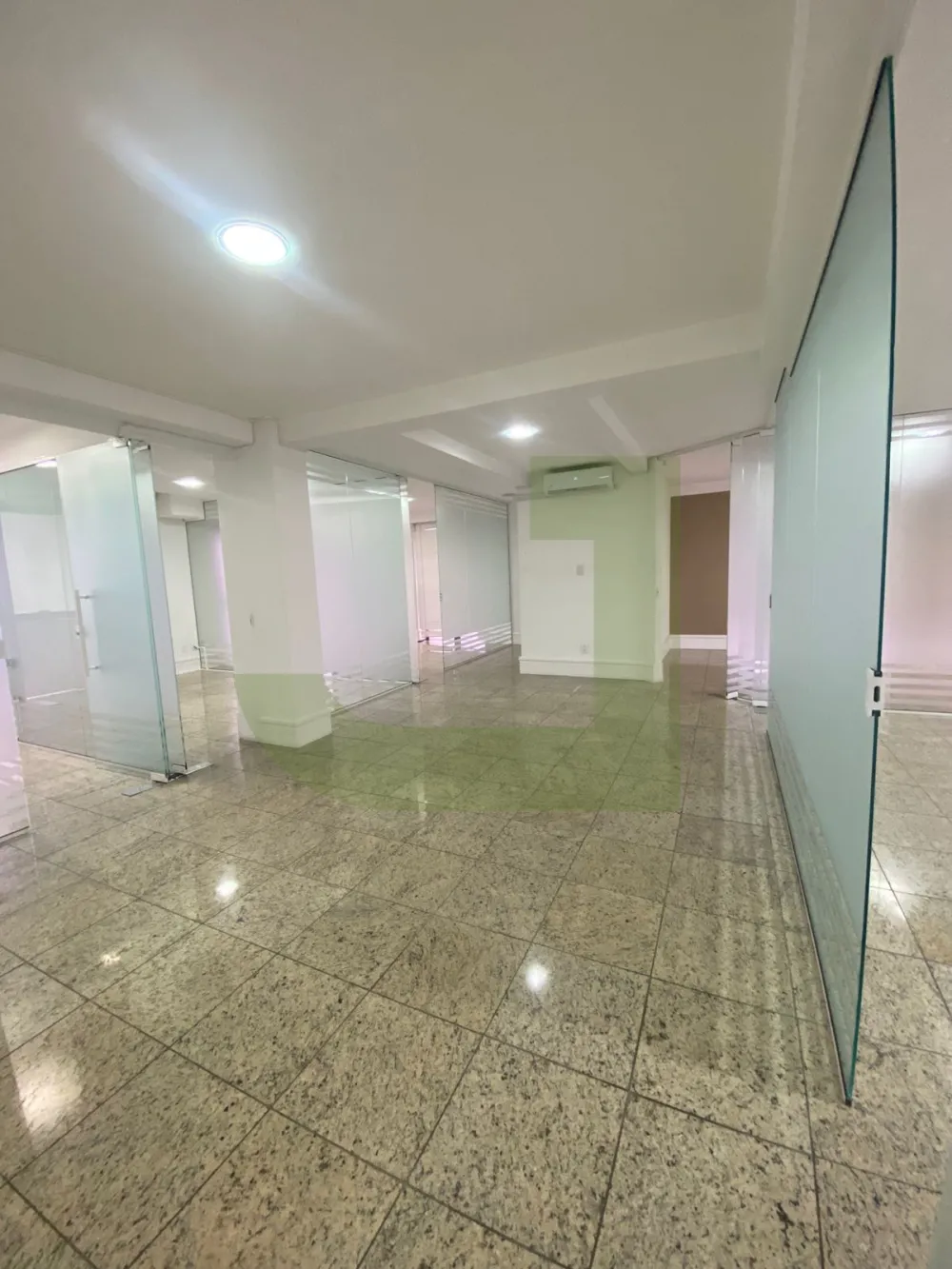 Alugar Comercial / Sala comercial em condom&iacute;nio em S&atilde;o Leopoldo R$ 5.600,00 - Foto 1