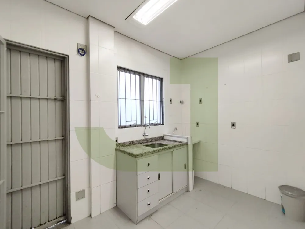 Alugar Comercial / Loja em Port&atilde;o R$ 12.000,00 - Foto 8