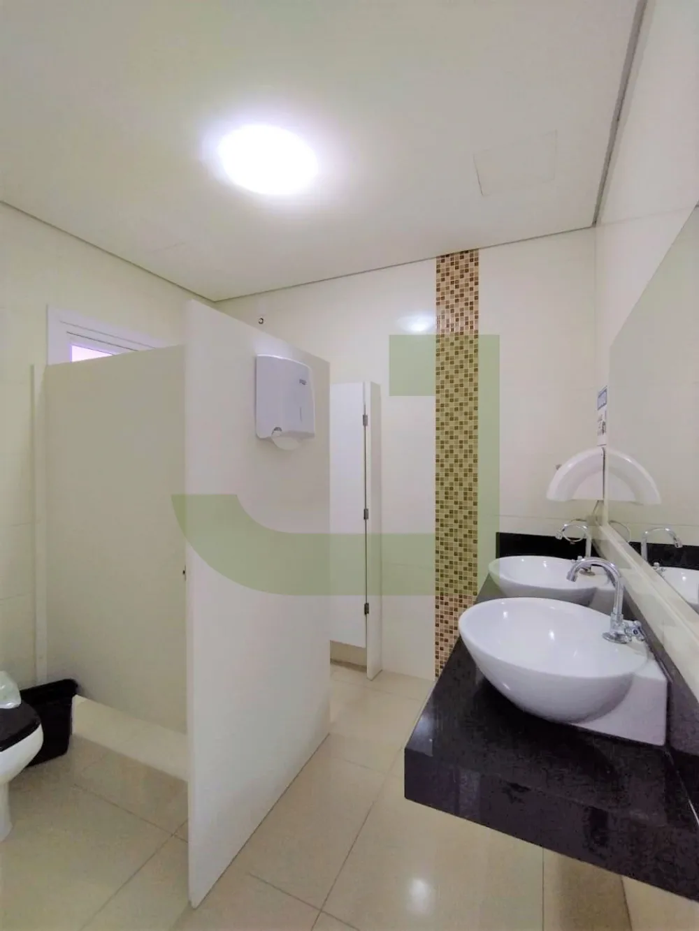 Alugar Comercial / Loja em Condom&iacute;nio em S&atilde;o Leopoldo R$ 6.200,00 - Foto 16