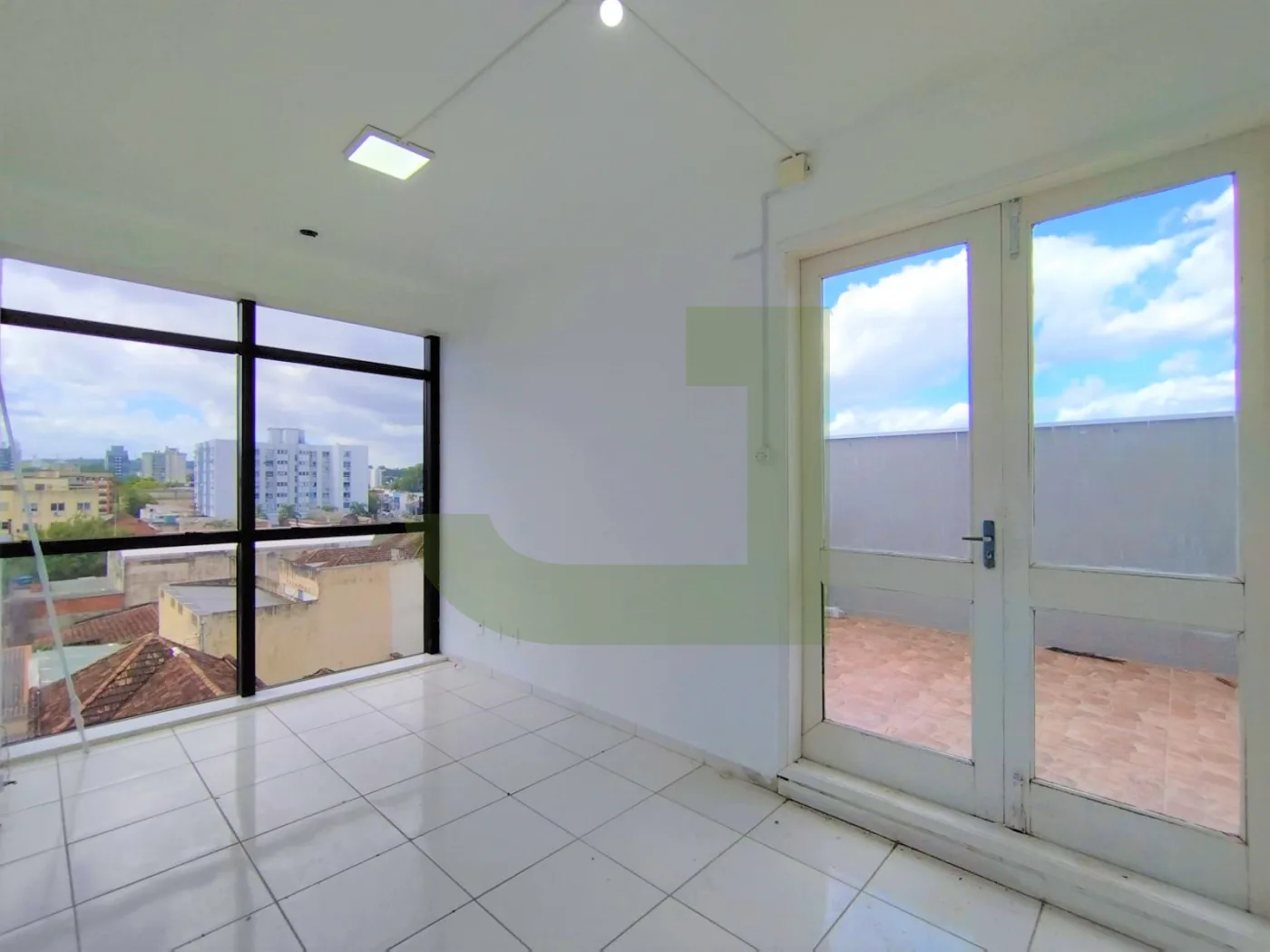 Alugar Comercial / Sala comercial em condom&iacute;nio em S&atilde;o Leopoldo R$ 1.600,00 - Foto 2