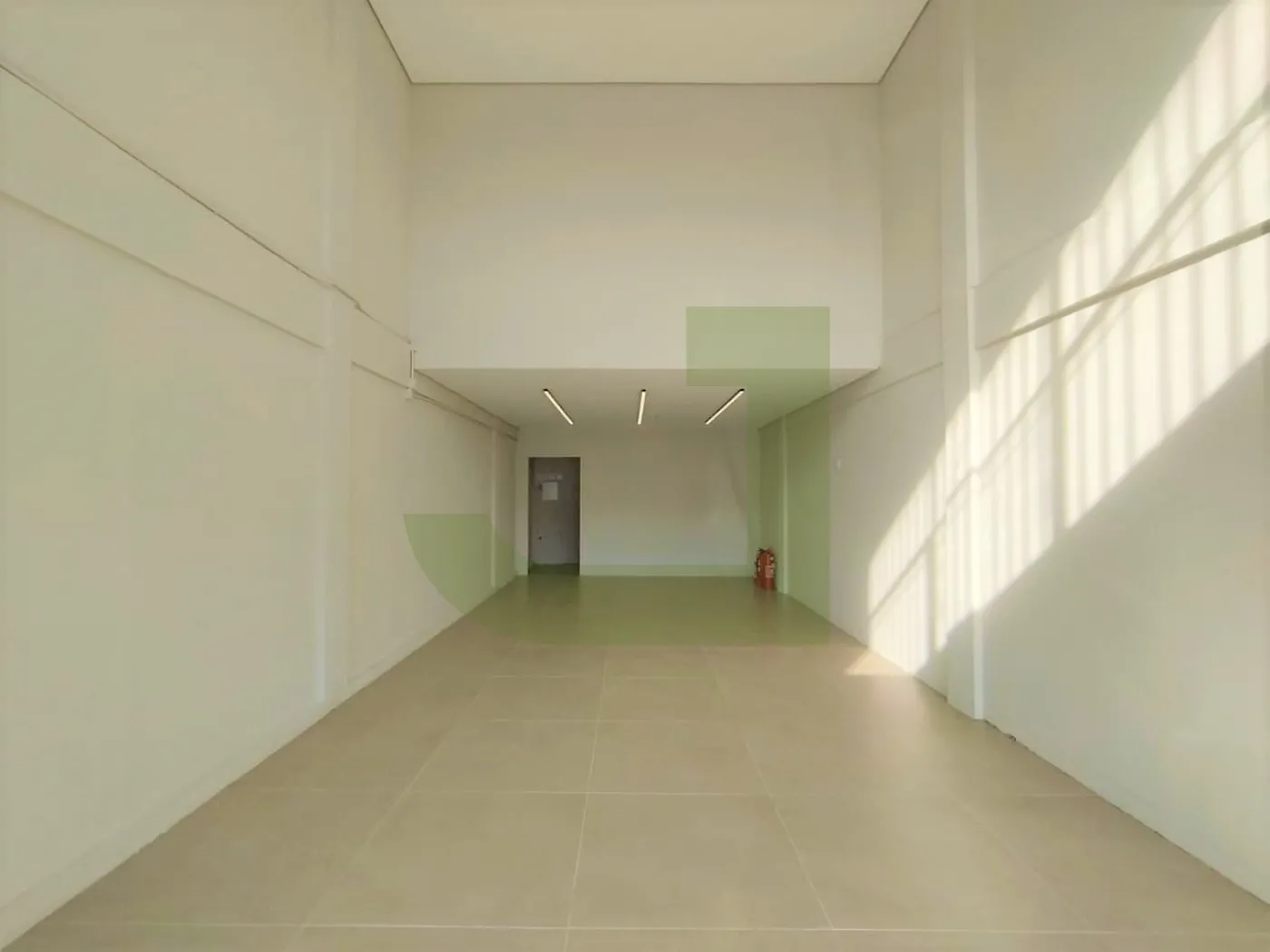 Alugar Comercial / Loja em Condom&iacute;nio em S&atilde;o Leopoldo R$ 4.100,00 - Foto 2
