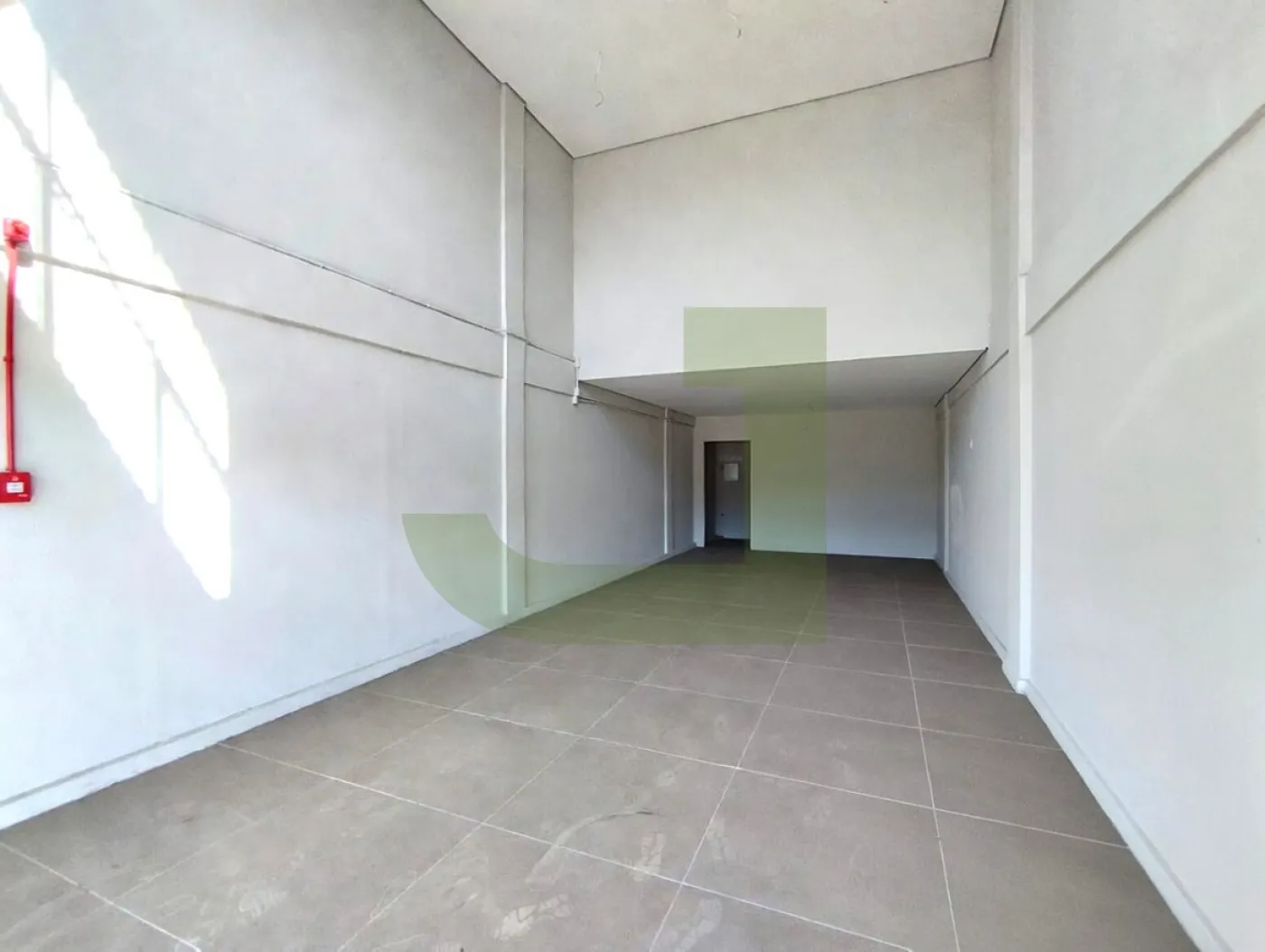 Alugar Comercial / Loja em Condom&iacute;nio em S&atilde;o Leopoldo R$ 5.000,00 - Foto 2