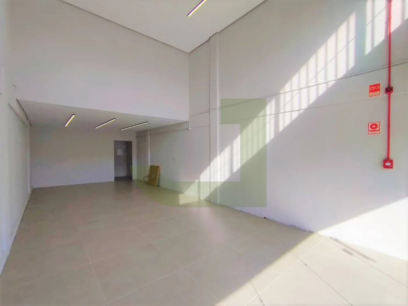 Alugar Comercial / Loja em Condom&iacute;nio em S&atilde;o Leopoldo R$ 4.100,00 - Foto 2