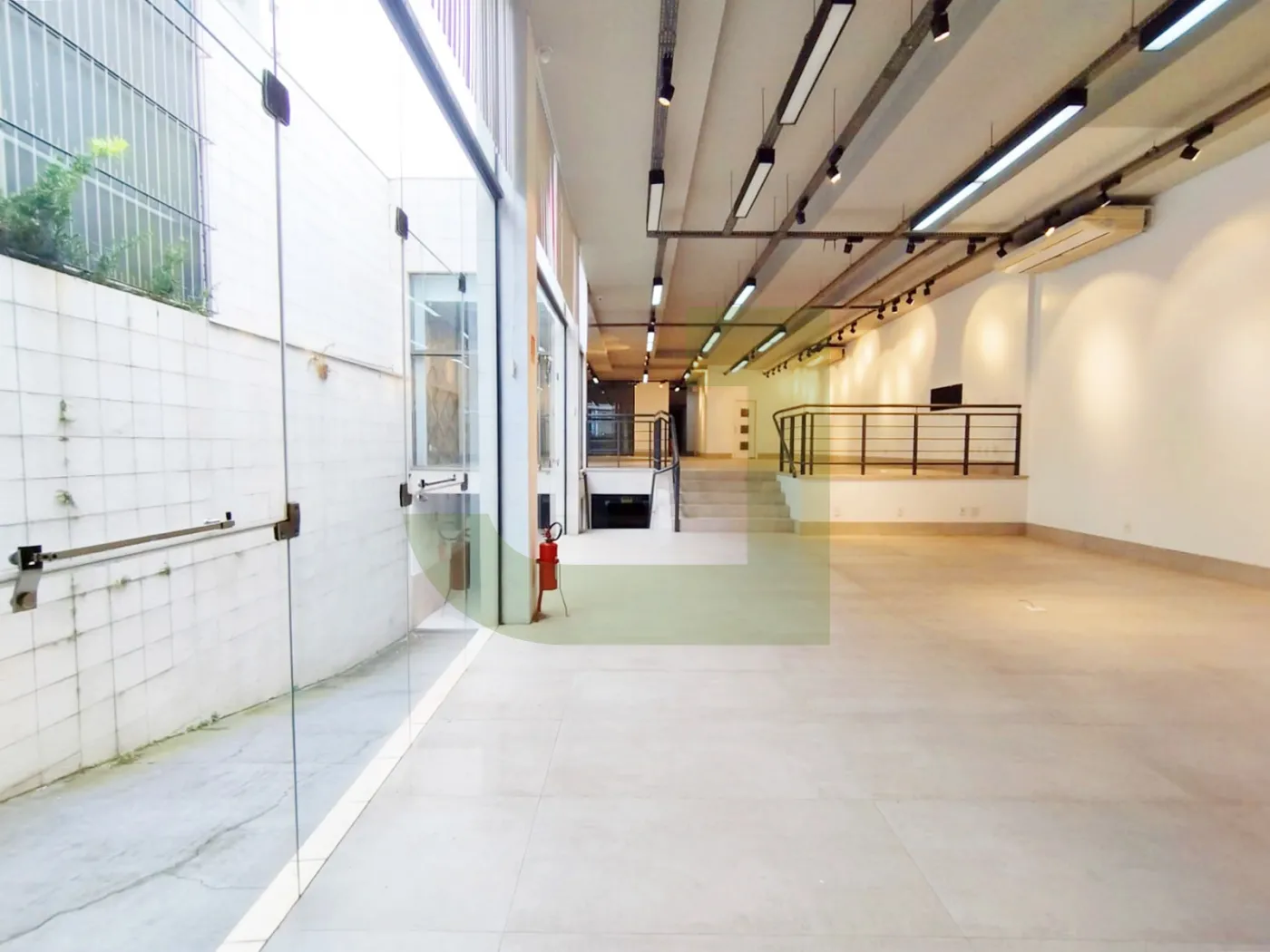 Alugar Comercial / Loja em S&atilde;o Leopoldo R$ 11.700,00 - Foto 4