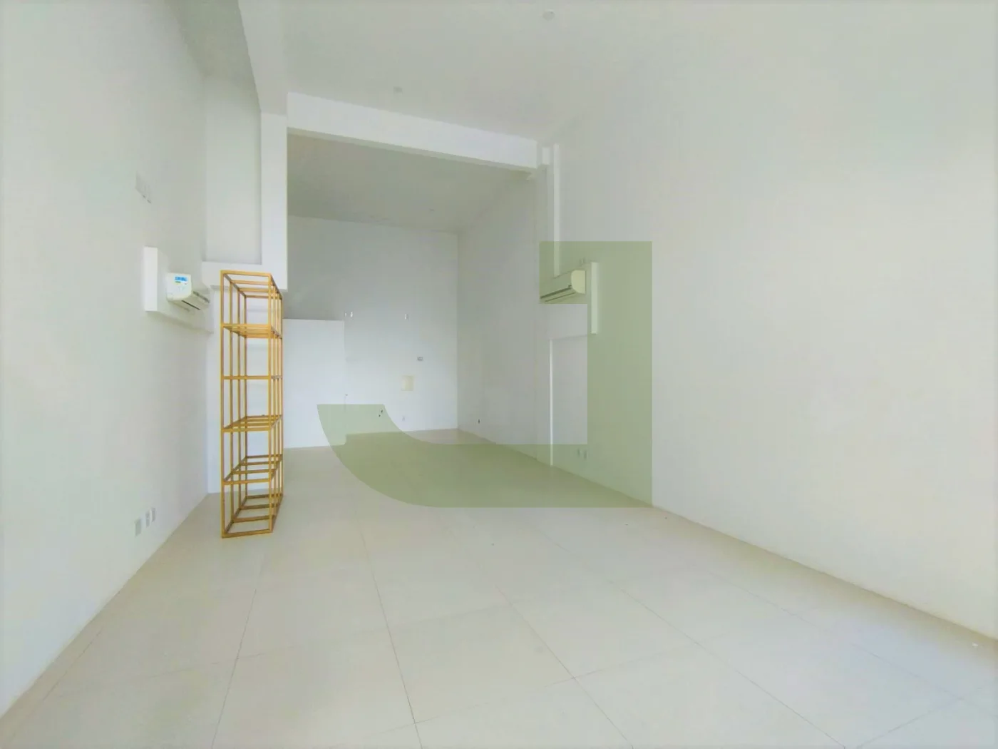 Alugar Comercial / Loja em Condom&iacute;nio em S&atilde;o Leopoldo R$ 3.500,00 - Foto 2