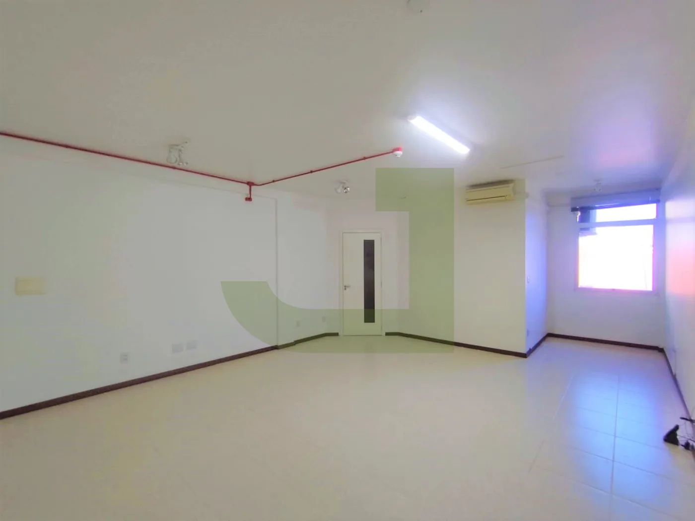 Alugar Comercial / Sala comercial em condom&iacute;nio em S&atilde;o Leopoldo R$ 1.500,00 - Foto 1