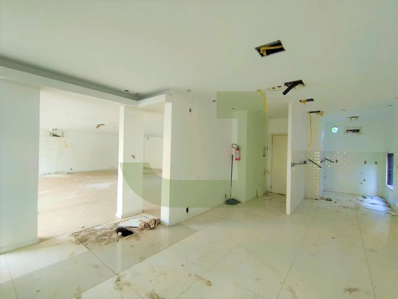 Alugar Comercial / Loja em S&atilde;o Leopoldo R$ 8.000,00 - Foto 2