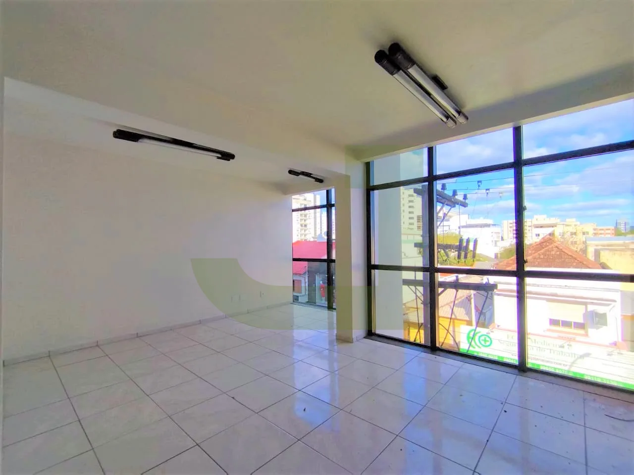 Alugar Comercial / Sala comercial em condom&iacute;nio em S&atilde;o Leopoldo R$ 1.000,00 - Foto 1