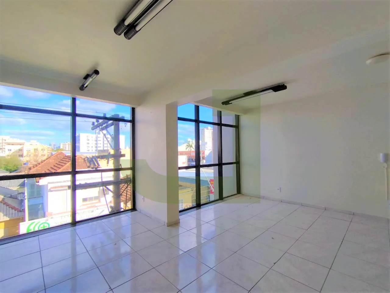 Alugar Comercial / Sala comercial em condom&iacute;nio em S&atilde;o Leopoldo R$ 1.000,00 - Foto 2
