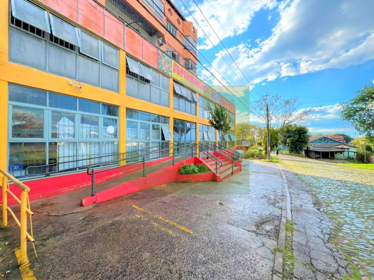 Alugar Comercial / Pr&eacute;dio em S&atilde;o Leopoldo R$ 4.450,00 - Foto 1